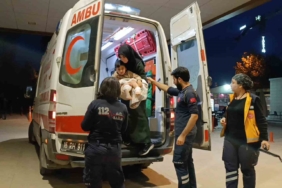 Üzerine çaydanlık devrilen çocuk yaralandı