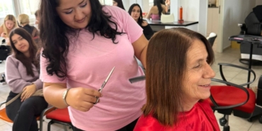 Üniversite öğrencilerinden kanserle mücadele eden kadınlara moral desteği