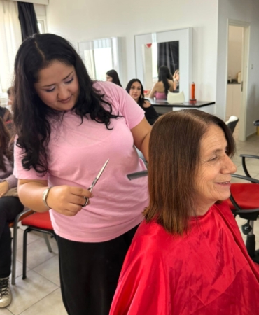 Üniversite öğrencilerinden kanserle mücadele eden kadınlara moral desteği