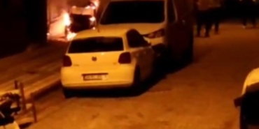 Sultangazi’de elektrikli araç yanarak küle döndü