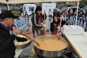 Sultangazi’de 4. Geleneksel Kuymak Festivali’nde Karadeniz rüzgarı esti