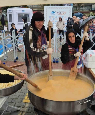 Sultangazi’de 4. Geleneksel Kuymak Festivali’nde Karadeniz rüzgarı esti