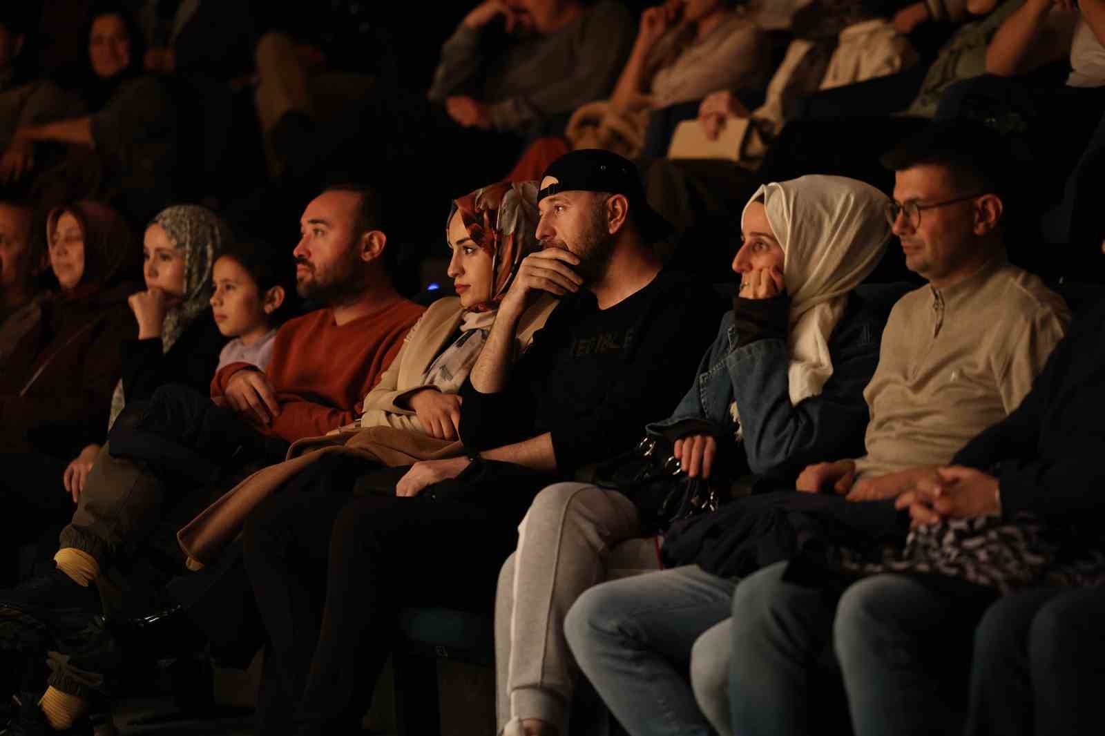 Ekim takvimi "Mükemmel Partner" tiyatrosu ile son buldu