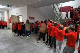 Okulda deprem tatbikatı gerçeği aratmadı