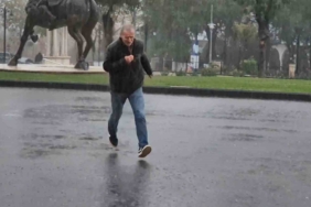 Tekirdağ’da şiddetli yağış sokakları göle çevirdi