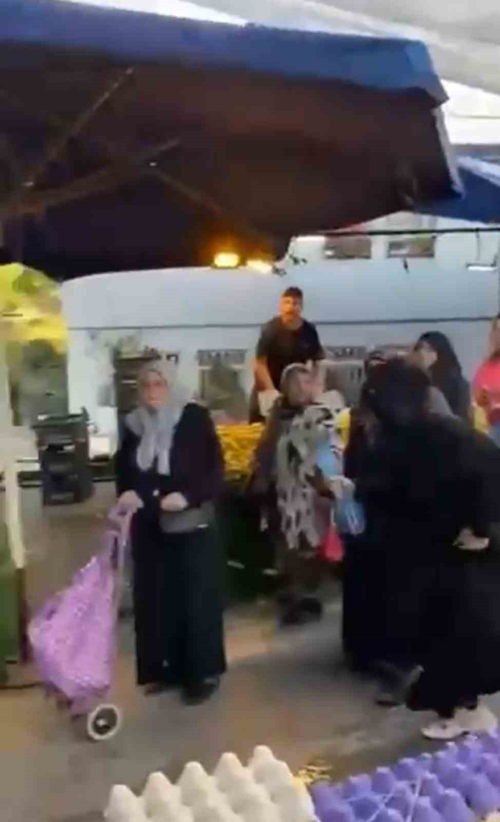 Peçeyle gizlendiler, pazarda hırsızlık yaparken yakalanınca böyle kaçtılar