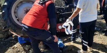 Balıkesir’de traktör devrildi, sürücü yaralandı