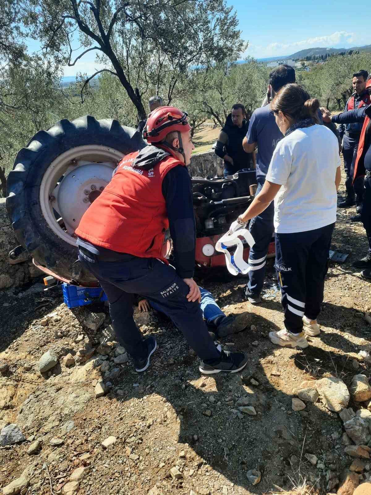 Balıkesir’de traktör devrildi, sürücü yaralandı