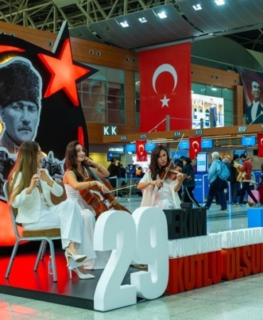 Cumhuriyet’in 102. yılı Sabiha Gökçen Havalimanı’nda coşkuyla kutlandı