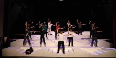 Nilüfer Kent Tiyatrosu iftiharla sunar: ’Lüküs Hayat’