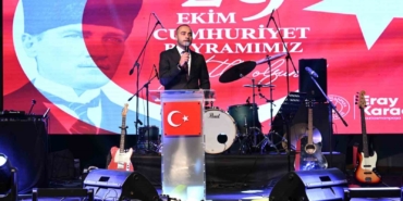 Gaziosmanpaşa’da Cumhuriyet Bayramı, fener alayı ve konserlerle kutlandı
