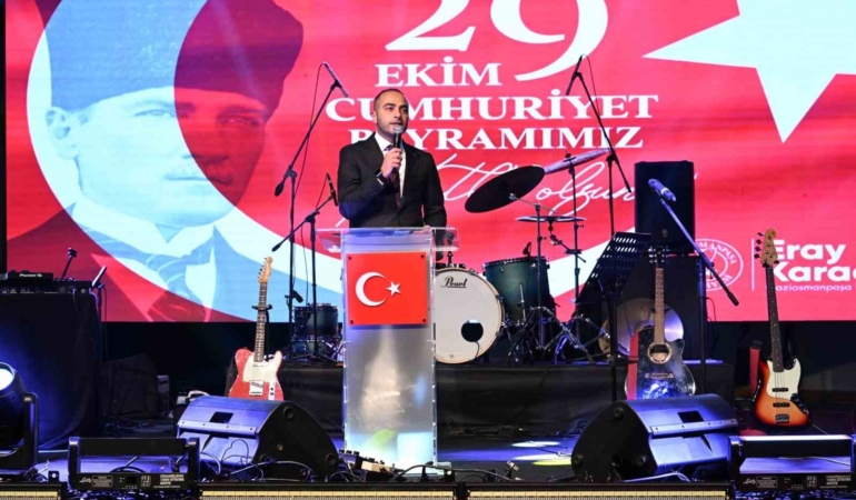 Gaziosmanpaşa’da Cumhuriyet Bayramı, fener alayı ve konserlerle kutlandı