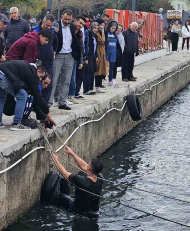 Bandırma’da iddiayı kaybeden genç kış günü denize atladı