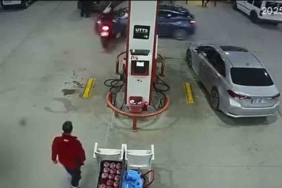 Akaryakıt istasyonundaki kaza kameralara yansıdı