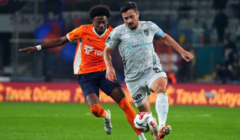 Trendyol Süper Lig: RAMS Başakşehir: 0 - Kocaelispor: 0 (İlk yarı)