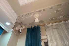 Fatih’te bir evin tavanı deprem sebebiyle çöktü