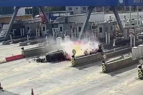 Kuzey Marmara Otoyol gişesinde feci kaza kamerada