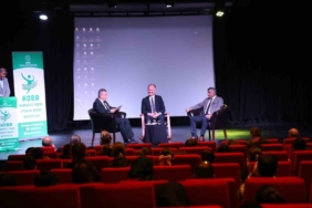 "Yeşil Koltuk" isimli söyleşi programının ilk konuğu Başkan Alper Taban oldu