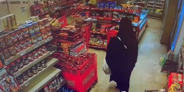 Arnavutköy’de kadın kılığına giren çocuk hırsız kamerada