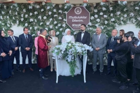 Bakan Göktaş, evlilik kredisinden yararlanan çiftin nikah şahidi oldu