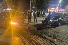 Otomobiller kafa kafaya çarpıştı: 2 yaralı