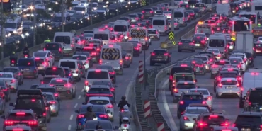 Haftanın ilk mesai gününde İstanbul trafiği kilitlendi