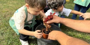 Minik bahçıvanlar çiçeklerle geleceği şekillendiriyor