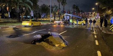 Sağanak yağış nedeniyle Vatan Caddesi’nde yol çöktü