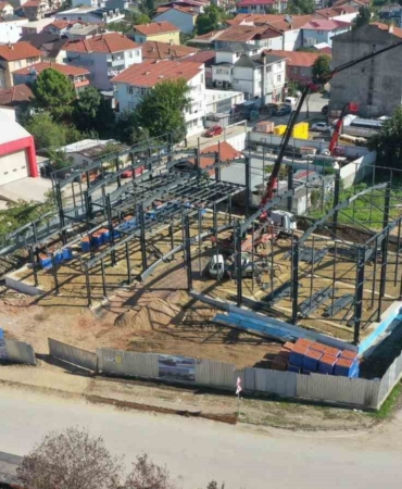 Vezirçiftliği Kapalı Spor Salonu’nda çalışmalar sürüyor