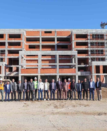 Canbey "Bu eser, Balıkesir’imizin sağlıkta geldiği seviyeyi bir üst noktaya taşıyacak"