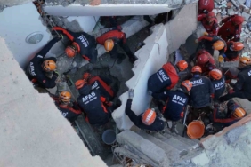 Gebze’de çöken binadaki kurtarma çalışmaları 11. saatinde havadan görüntülendi