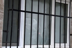 Gaziosmanpaşa’da cezaevinden tahliye olan bir kişinin evine el yapımı patlayıcı atıldı