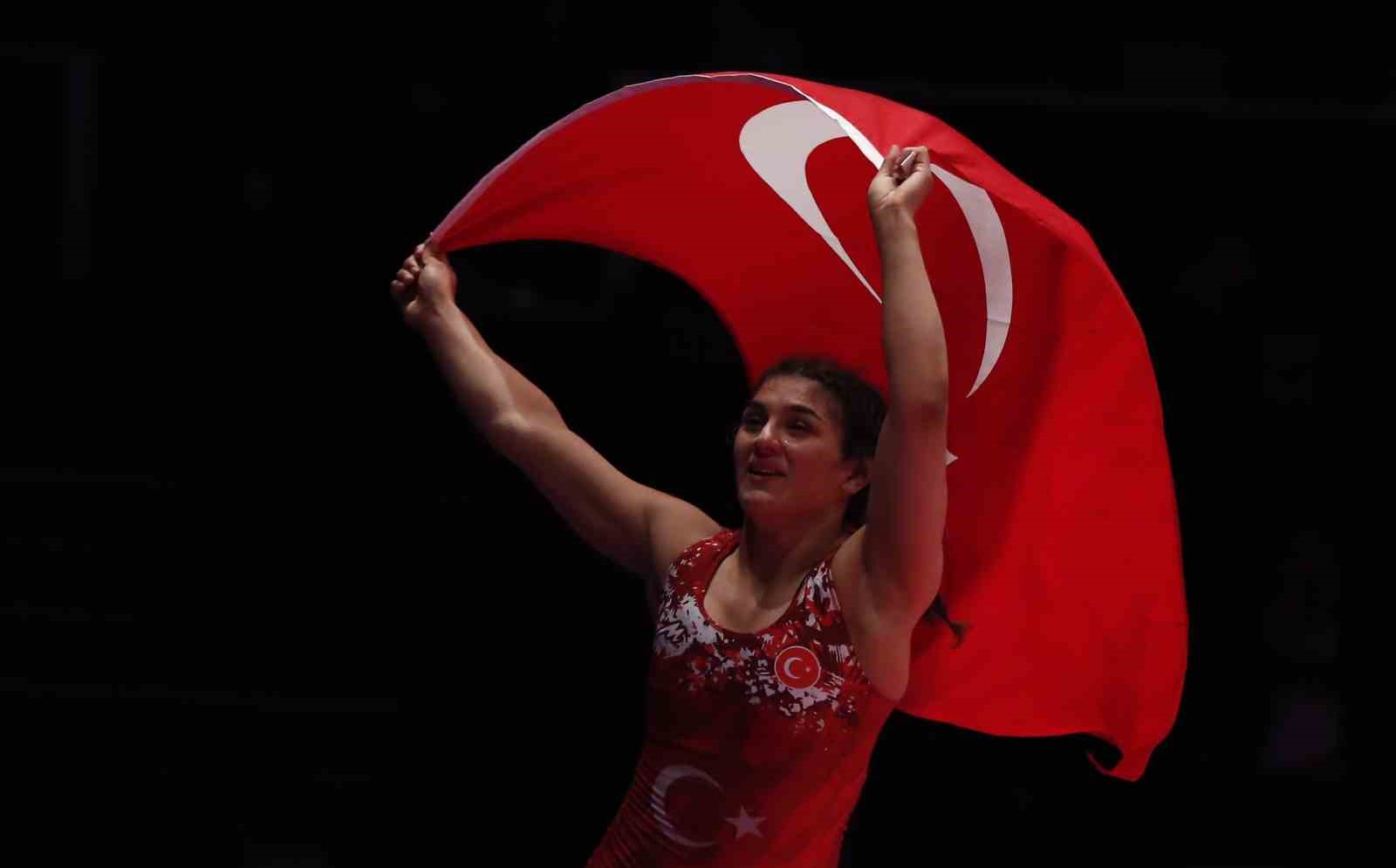 Nesrin Baş, 3. kez U23 dünya şampiyonu
