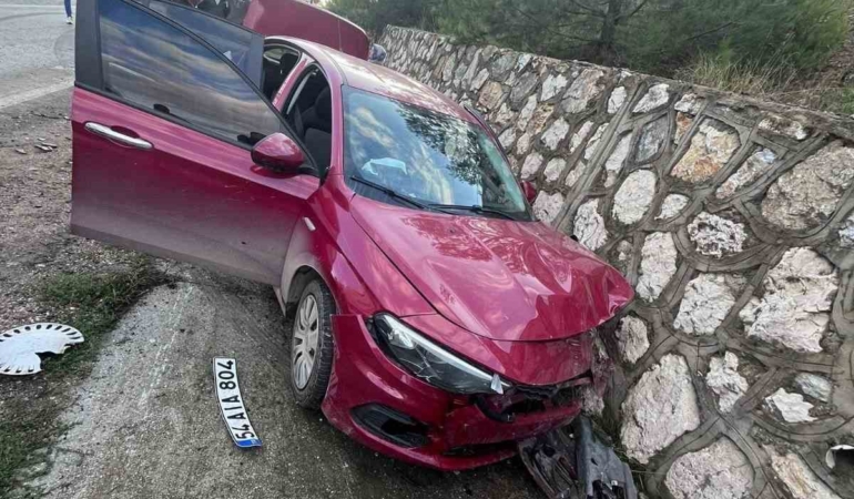 Bilecik’te iki otomobil kafa kafaya çarpıştı: 4 yaralı
