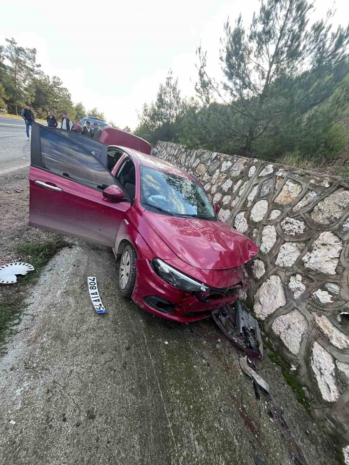 Bilecik’te iki otomobil kafa kafaya çarpıştı: 4 yaralı