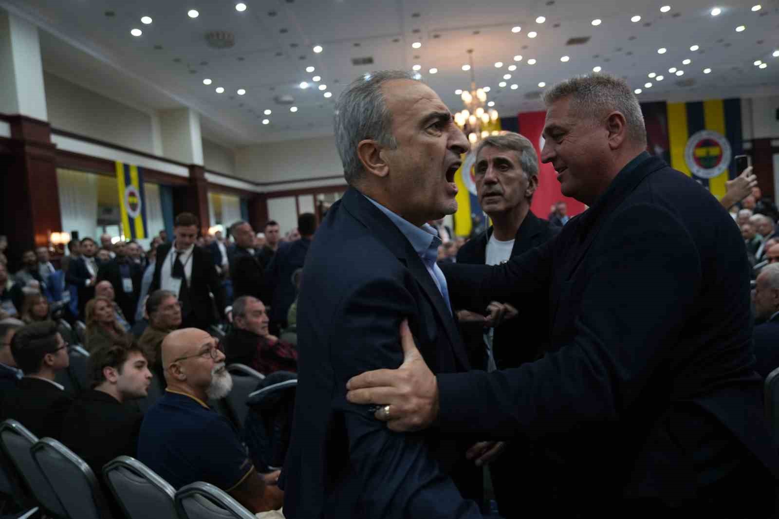 Fenerbahçe Yüksek Divan Kurulu Toplantısı’nda gerginlik