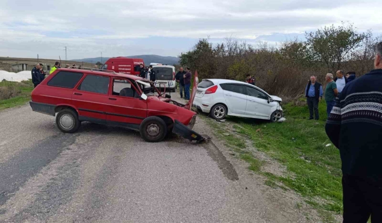 Manyas’ta meydana gelen kazada ağır yaralanan sürücü hayatını kaybetti