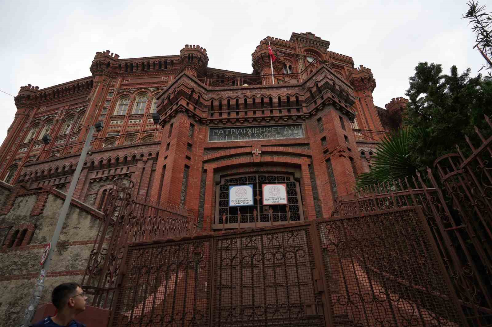 571 yıllık Fener Rum Okulu güçlendirme maliyetini karşılayamadı, yeni bina arıyor