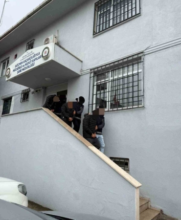 Kaçak göçmenleri taşıyan organizatörler yakalandı: 3 tutuklama