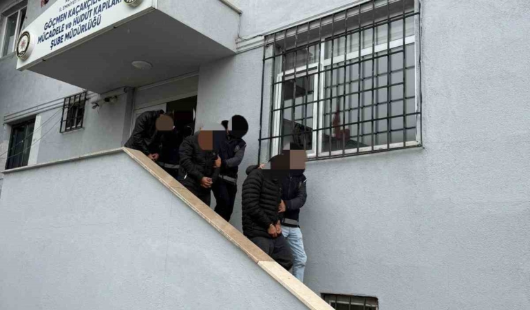 Kaçak göçmenleri taşıyan organizatörler yakalandı: 3 tutuklama