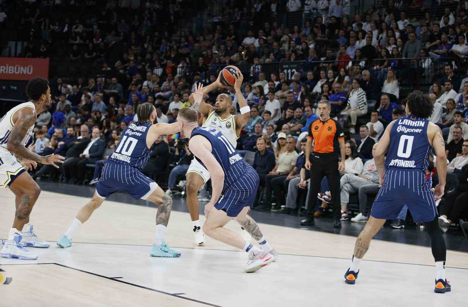 Euroleague: A. Efes: 69 - Fenerbahçe: 79