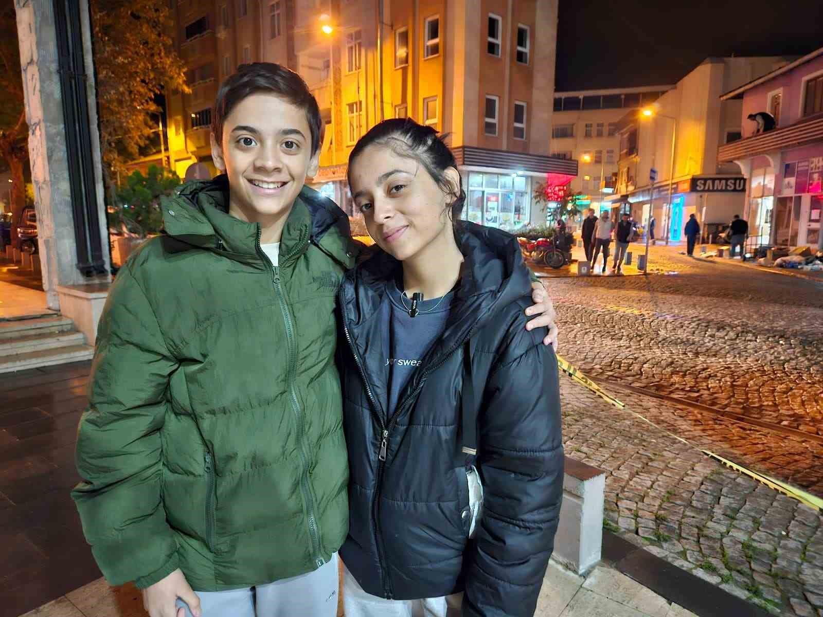 Depremde ölümden döndüler: "Kardeşimi enkazın altında kaldı sandım"