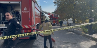 Beylikdüzü’nde fabrika alev alev yandı