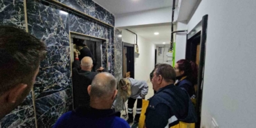 Asansörde mahsur kalan vatandaş kurtarıldı