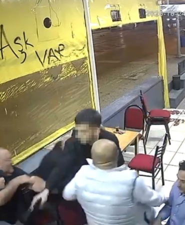 Çay ocağında otururken silahlı saldırıya uğradı: O anlar kamerada