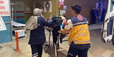 Kontrolden çıkan motosiklet kaldırma çarptı : 1 ağır yaralı