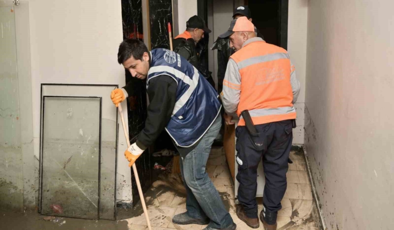 Esenyurt Belediyesi olumsuz hava şartları ortadan kalkana kadar teyakkuzda