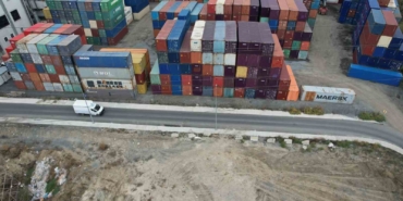 Avcılar’da korkutan konteyner kuleleri