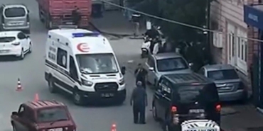 Kamyonetle çarpışan motosiklet sürücüsü hayatını kaybetti