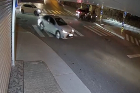 Arnavutköy’de motosikletle otomobil çarpıştı: 2 yaralı